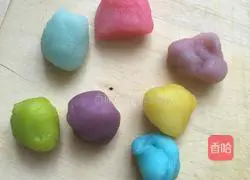 Illustration of how to make colorful snowskin mooncakes 8