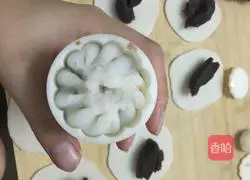 Illustration of how to make snowskin mooncakes 6 