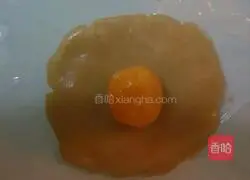 Illustration of how to make white lotus paste and egg yolk mooncakes 7