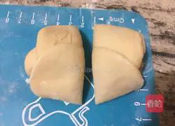 Illustration of how to make rose bread 15