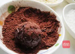 Illustration of how to make black truffle chocolate 11