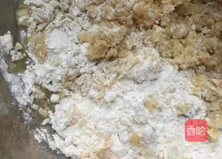 Cantonese-style mooncakes with bean paste and egg yolk Illustration of how to do it 2