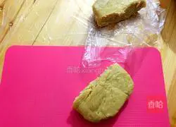 Illustration of how to make Cantonese bean paste and egg yolk mooncakes 7