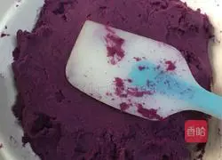 Black Illustration of how to make sesame, walnut and purple sweet potato mooncakes 3