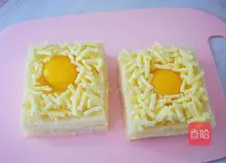 Illustration of how to make egg cheese toast 11