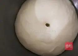 Illustration of how to make chives and meat floss bread 3