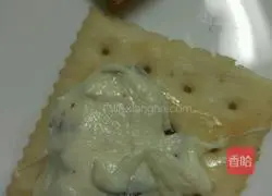 Illustration of how to make beef biscuits 7