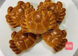 Illustration of how to make crab mooncakes 26