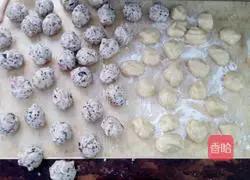 Illustration of how to make five-nut mooncakes 3