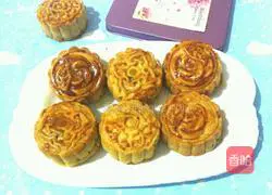 Illustration of how to make Cantonese egg yolk and bean paste mooncakes 14