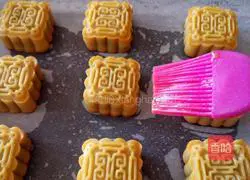 Cantonese-style mooncake recipe illustration 16