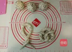 Illustration of how to make black sesame bagels 3