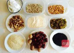 Illustration of how to make five-nut mooncake filling 1