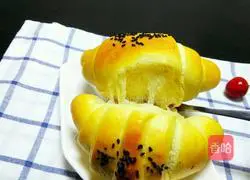 Illustration of how to make meat floss bread 20