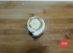 Illustration of how to make peanut butter banana toast rolls 6