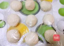 Illustration of how to make honey bean meal buns 8