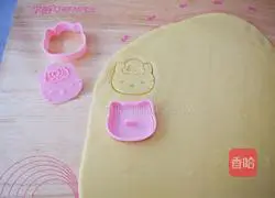 Illustration of how to make cartoon milk biscuits 10