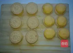 Illustration of how to make pumpkin sandwich cookies 9