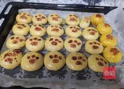 Illustrations of how to make pet mooncakes 12