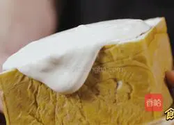 Illustration of how to make thick pearl milk tea toast 10