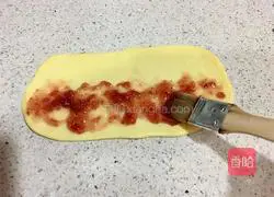 Illustration of how to make caterpillar bread 9