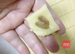 Illustration of how to make nut biscuits 8