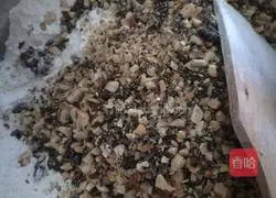 Illustration of how to make five-nut mooncakes 5