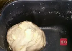  Illustration of how to make red bean paste toast 2