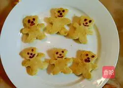 Illustration of how to make bear butter biscuits 8