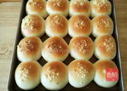 Illustration of how to make milk-flavored crispy meal buns 15