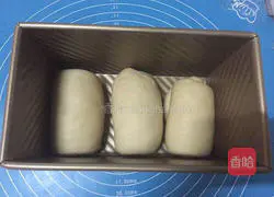 Illustration of how to make raisin toast 13