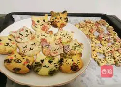 Illustration of how to make little cat cartoon cookies 17