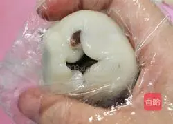 Illustration of how to make ice skin red bean paste 12