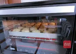 Illustration of how to make egg yolk and bean paste mooncakes 17