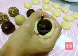 Illustration of how to make Wuren mooncakes 6