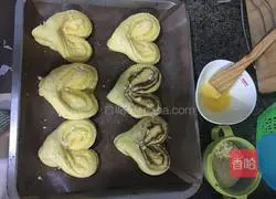 Illustration of the butter-free version of coconut heart-shaped bread 14