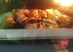 Illustration of how to make bean paste bread 18