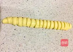 Illustration of how to make caterpillar bread 11