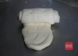 Illustration of making glutinous rice flour toast 12