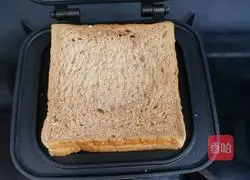 Illustration of how to make jam toast 7