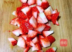 Illustration of how to make cream strawberry toast cake 3