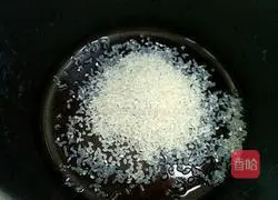 Illustration of how to make moon cake porridge 1