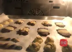 Illustration of how to make animal-shaped cookies 4