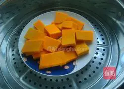 Illustration of how to make purple sweet potato and pumpkin snow-skin mooncakes 1