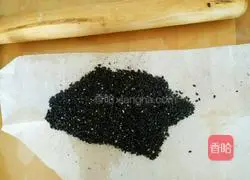 Illustration of how to make Polish black sesame toast 1