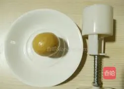 Illustration of how to make purple sweet potato, walnut and bean paste mooncakes 9