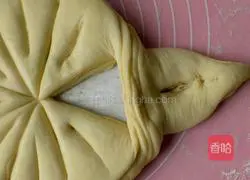 Illustration of how to make hand-torn flower loaf 10