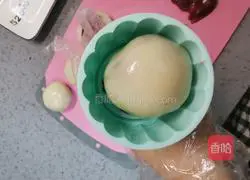 Illustration of how to make ice skin red bean paste 16