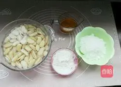 Illustration of how to make white kidney bean fruit mooncake filling 3