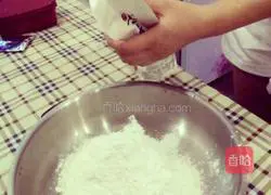 Illustration of how to make purple sweet potato mooncakes 1